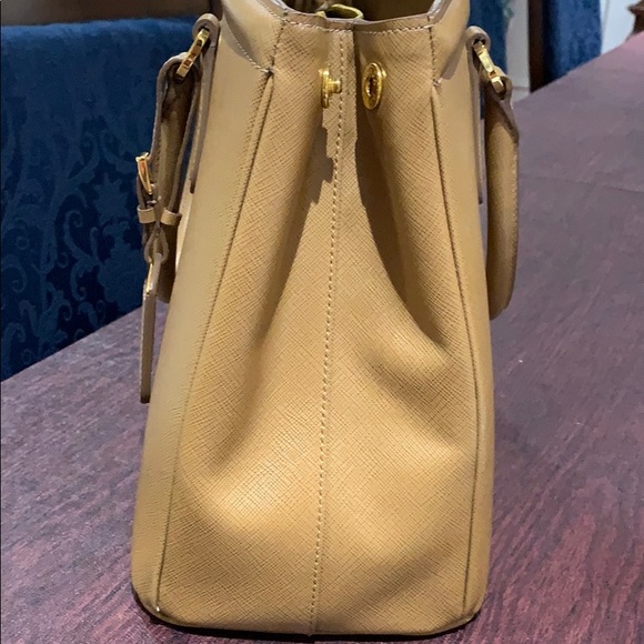 Prada saffiano lux tote - Picture 4 of 8